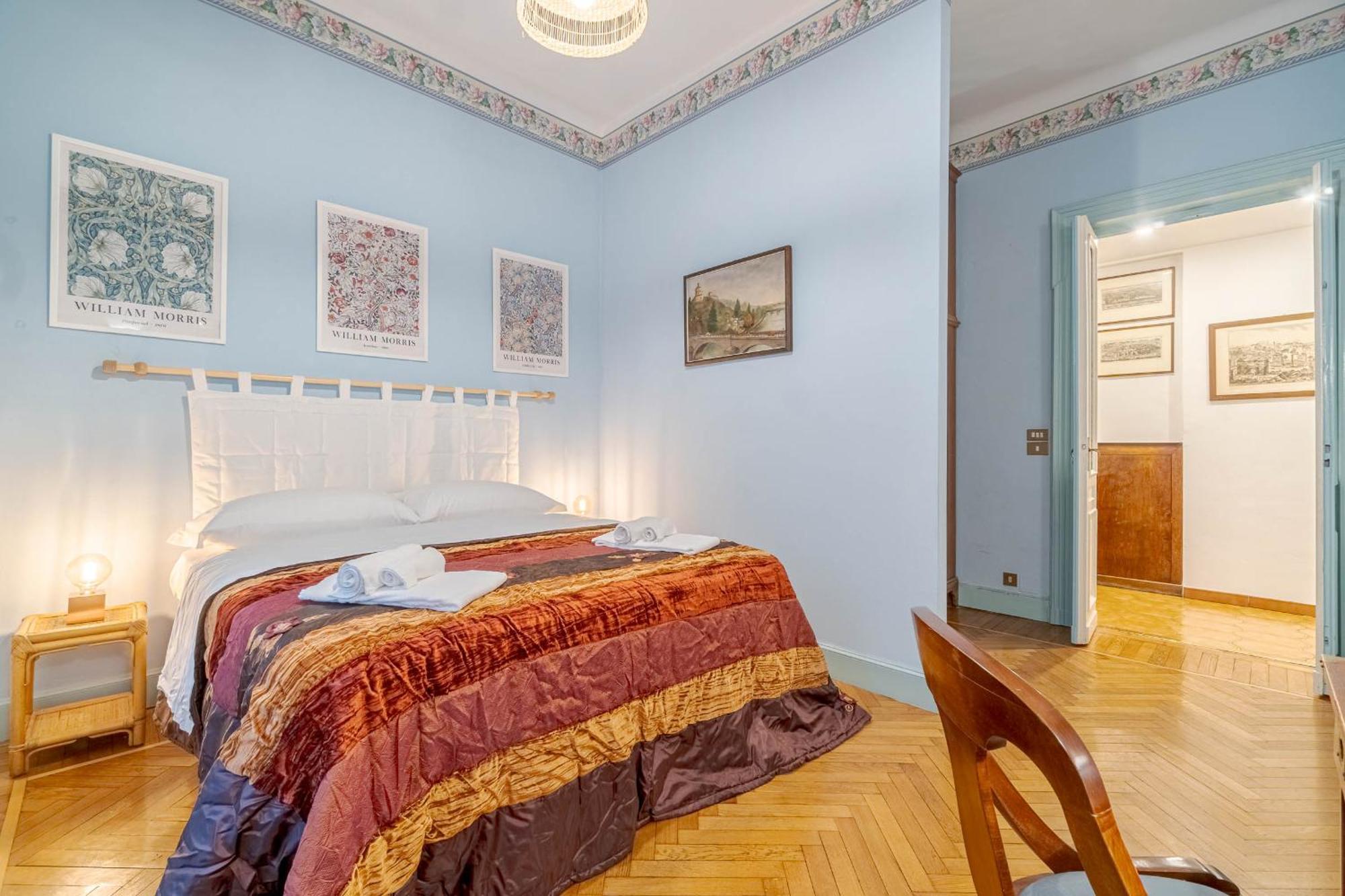 Torino Old Fashion Apartment With Balcony Exterior photo